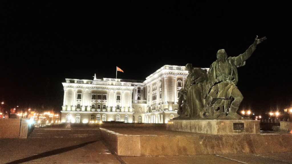 Palazzo del Parlamento a Skopje, cosa vedere in un breve itinerario per scoprire Skopje e dintorni